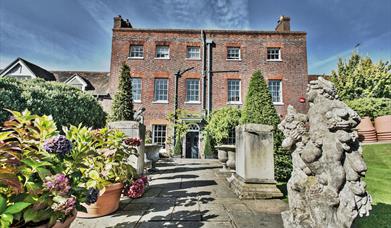 Newlands House Gallery