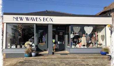 New Waves Box