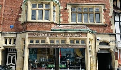 Antiques & Militaria, Arundel