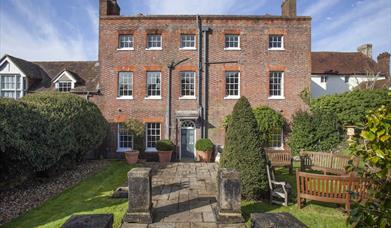 Newlands House Gallery exterior